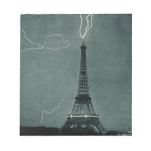 Blixt som slår Eiffel Torn