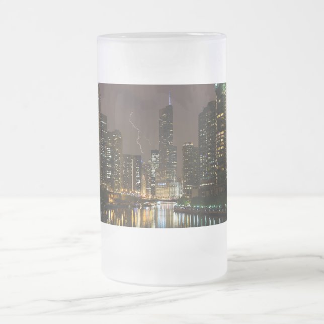 Blixten Strejka Over Chicago River Frosted Mugg (Center)