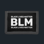 BLM Black Lives Matter White Typography on Black<br><div class="desc">Ta med dina personliga saker i den här BLM Black Lives Matter-plånboken och visa ditt stöd för jämlikhet och rättvisa.  Den här enkla formatmallen för typografi innehåller initialerna "BLM" med orden "Black Lives Matter" i vitt på svart.Ta det med pridet!</div>