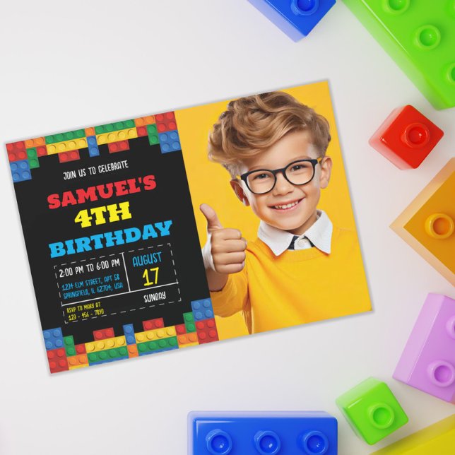 Blockbyggfoto på födelsedagskalender för Byggnad Inbjudningar (Skapare uppladdad)
