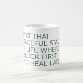 Blockera Först, Läka Sen - Minimalistisk Rolig Mug Kaffemugg