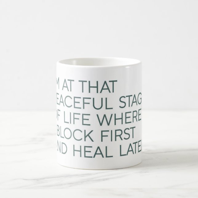 Blockera Först, Läka Sen - Minimalistisk Rolig Mug Kaffemugg (Center)