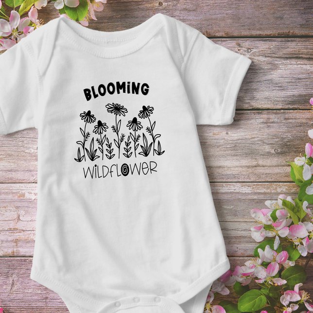 Blockera svart Wildblomvit matchande Mamma T Shirt (Skapare uppladdad)