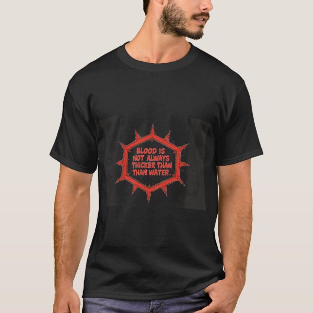 Blod är inte alltid tjockare än vatten t shirt (Framsida)