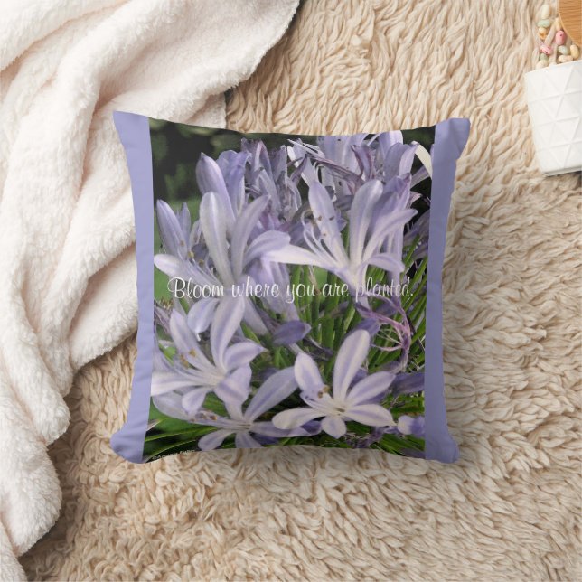 Blodda Lila Agapanthus Flower Pillow Kudde (Filt)