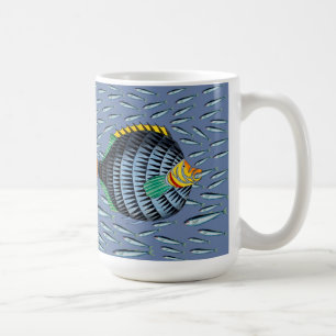 Blodfisk som äter liten fisk kaffemugg