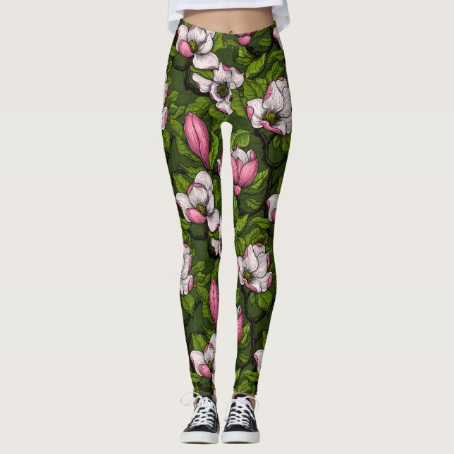 Blodmagnolia på mörk grönt leggings (Framsida)