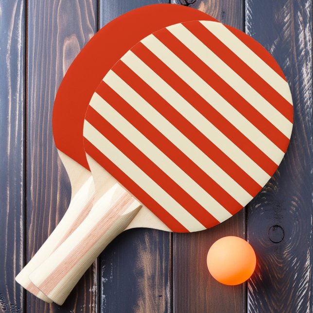 Blodorange poloskstrippar och enfärgade pingisracket (Skapare uppladdad)