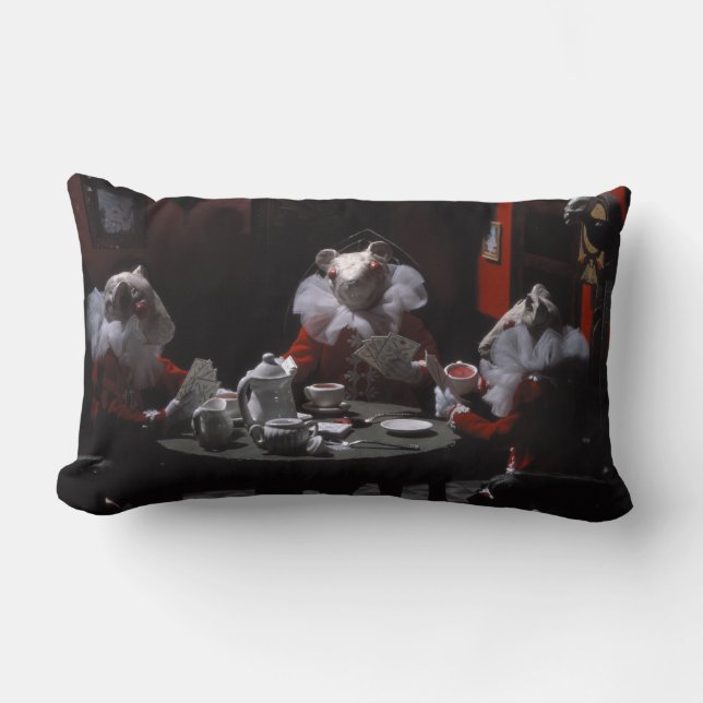 Blodte och röda strängvita möss vid Tea Lumbarkudde (Framsida)