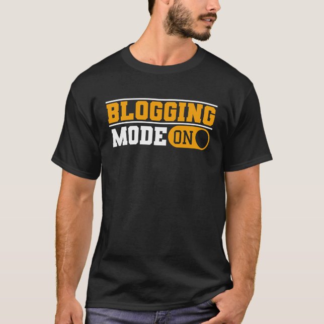 Blogging Mode On Content Creator Blogger T Shirt (Framsida)