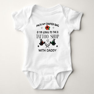 Blöjor Jag Går Till Tatueringssalongen med Pappa T Shirt