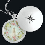 Blom- krandam av Fatima gula rosa ros Berlockhalsband<br><div class="desc">Vår dam av Fatima med pastellgult och rosa ros på vårblommigtkran</div>