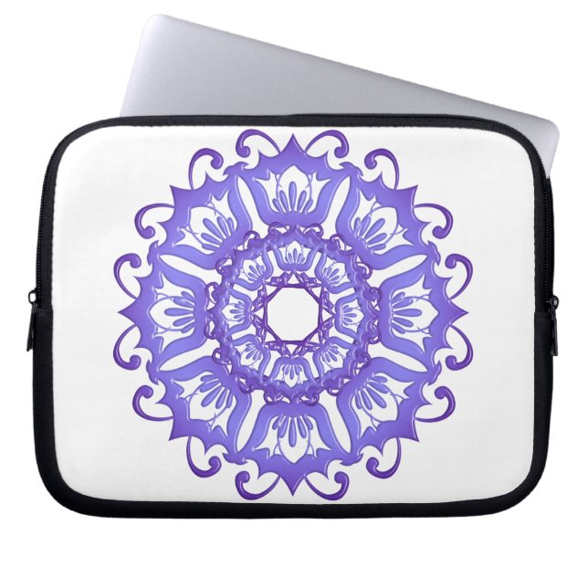 Blom- violett mandala. laptop sleeve (Framsidan)