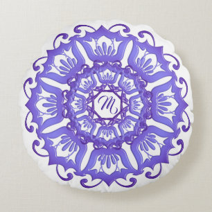 Blom- violett mandala. Monogram. Rund Kudde