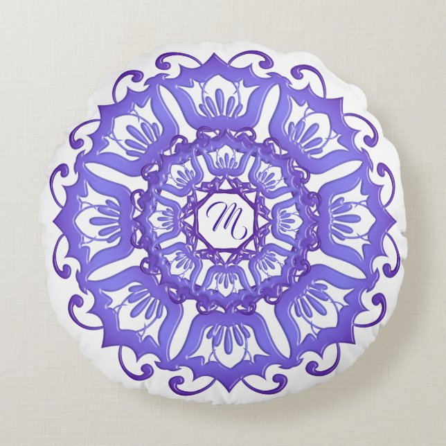 Blom- violett mandala. Monogram. Rund Kudde (Framsidan)