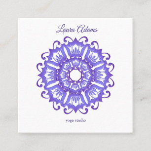 Blom- violett mandala. Text Fyrkantigt Visitkort