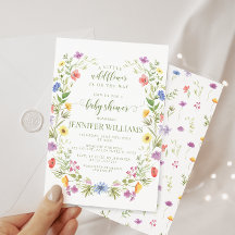 Blomfärgad blomsterdusch i flicka