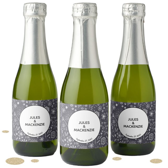Blomfärgad svart, monokrom modern Bröllop (Personalized celebration sparkling wine labels with custom text for weddings and parties)