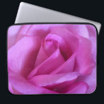 Blomfotot från blomman Shock rosa - enkel, djärv,  Laptop Sleeve<br><div class="desc">Ett närliggande foto av en levande lila-rosa ros gör att du vill "stoppa och lukta blommorna". Ta det lugnt och andas in fotonas skönhet när du användor det här fantastiska fotot på neopren laptop sleeve. Laptop sleeve finns i tre storlekar: 15, 13 och 10 tum. Gör en underbar gåva till...</div>