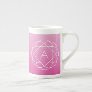 Blomliknande geometriskt monogram Rosa skuggad o Benporslin Mugg