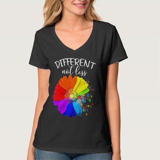 Blommapuzzlebitar olika inte mindre Autism Medvete T Shirt (Framsida)