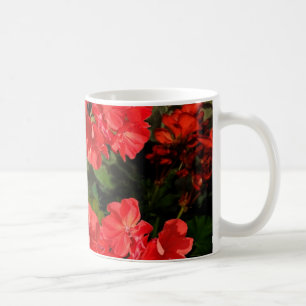 Blommar den röda pelargonen för antik stil gåvo kaffemugg