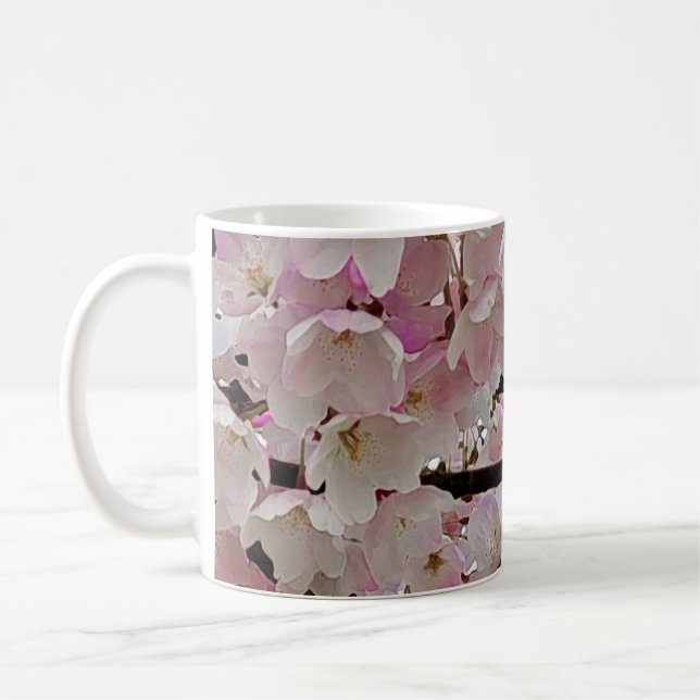 blommar för körsbär med elegant kaffemugg (Vänster)