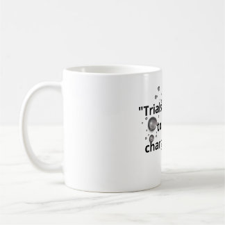 Blommar Genom Prövningar – Styrka från Sprickor Kaffemugg