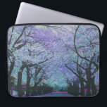 Blommarna Vår Cherry Träd - liggande Laptop Fodral<br><div class="desc">Blommarna träd i körsbärsbäret i vår är färglöst. Träd med vita blommor och blommor. Finns på andra produkter och som poster och kanvastryck. På begäran för någon produkt.</div>