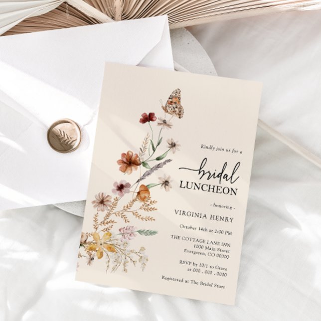 Blommig bröllopslunchningsinbjudan inbjudningar (Boho Wildflower and Butterfly Floral Bridal Luncheon Invitation by Painted Paperie
)