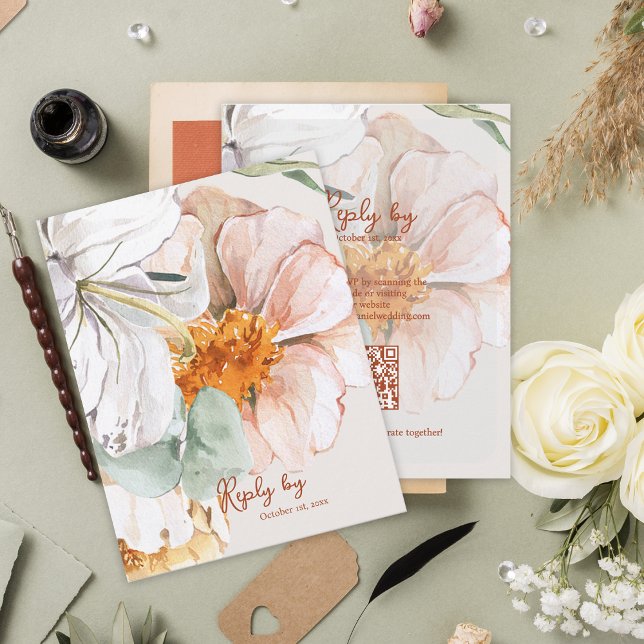 Blommig bröllopssvar med QR-kod Blush Peach  OSA Kort (Floral Wedding Reply by with QR Code Blush Peach RSVP Card)