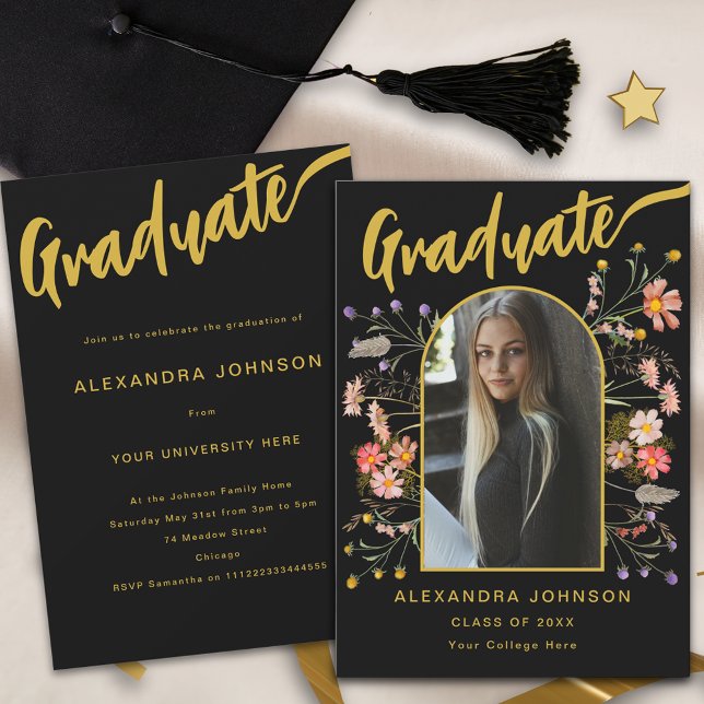 Blommig Examen Foto Guld Script Examen Fest Inbjudningar (Boho floral stylish gold script graduate photo black graduation party invitation )