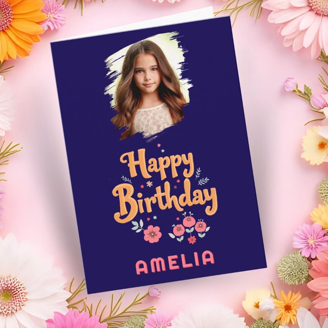 Blommig födelsedagsbild med handritad text Foto  Kort (Skapare uppladdad)