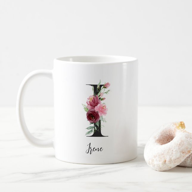 Blommig initial I Burgunder Rosa Rosor Redigerbart Kaffemugg (Med munk)