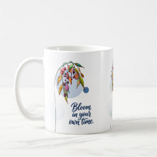 Blommig inspiration med bär kaffemugg