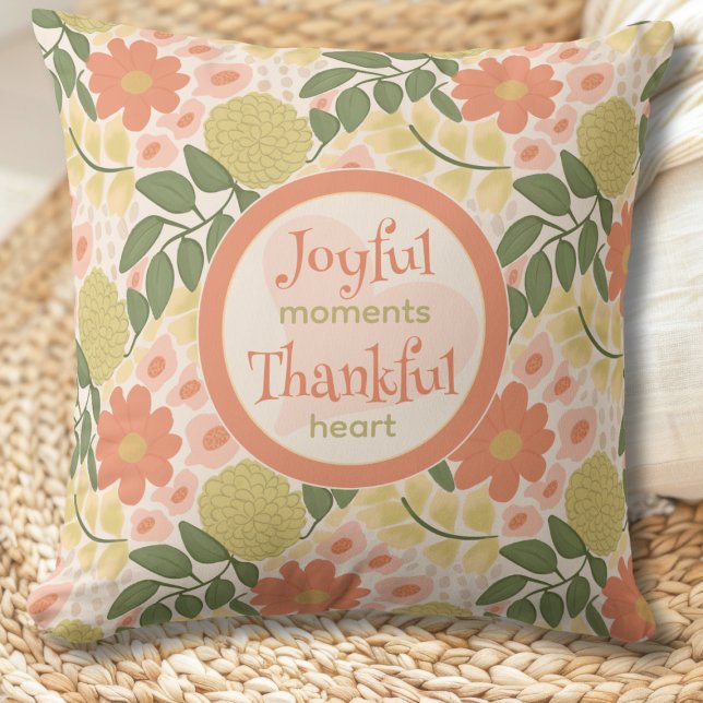 Blommig kastkudde - Glada ögonblick Tacksamt hjärt Kudde (Peach Yellow Green Inspirational Floral Throw Pillow - Joyful Moments Thankful Heart Collection)