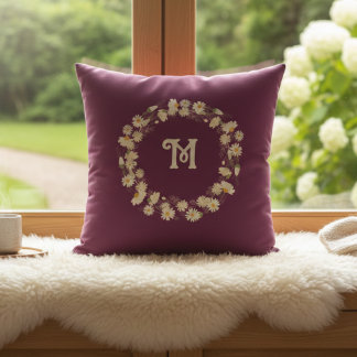 Blommig krans monogram kudde vinröd