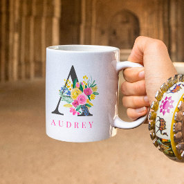 Blommig ljus rosa akvarell monogram namn kaffemugg