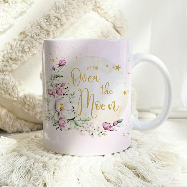 Blommig månrosa babyfirande kaffemugg (Skapare uppladdad)