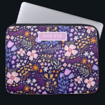 Blommig modern vildblomma girlilik elegant stilren laptop fodral<br><div class="desc">En underbar stilren laptopsleeve med ett handillustrerat mönster av underbara vildblommor. Personifiera efter eget tycke.</div>