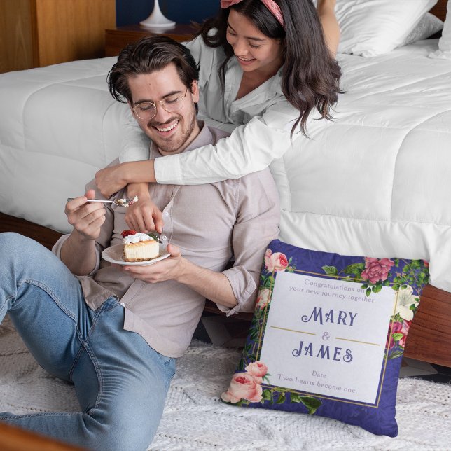 Blommig personlig text Bröllopsdag present Blå Kudde (Skapare uppladdad)