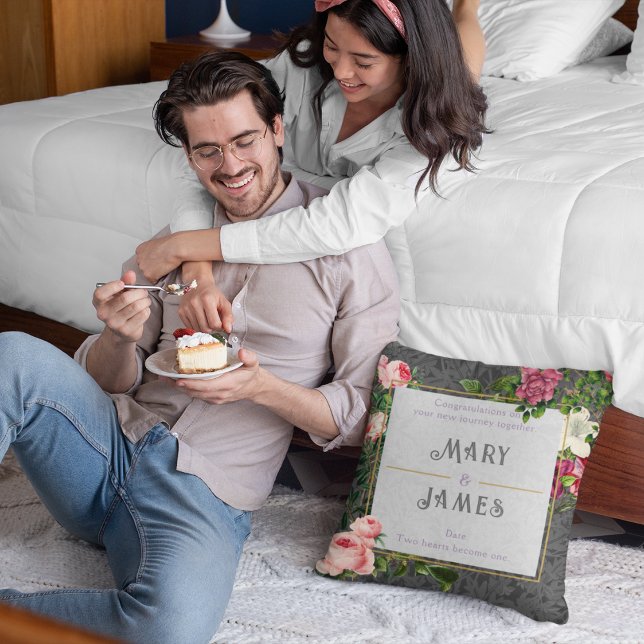 Blommig personlig text Bröllopsdagpresent Grå Kudde (Skapare uppladdad)