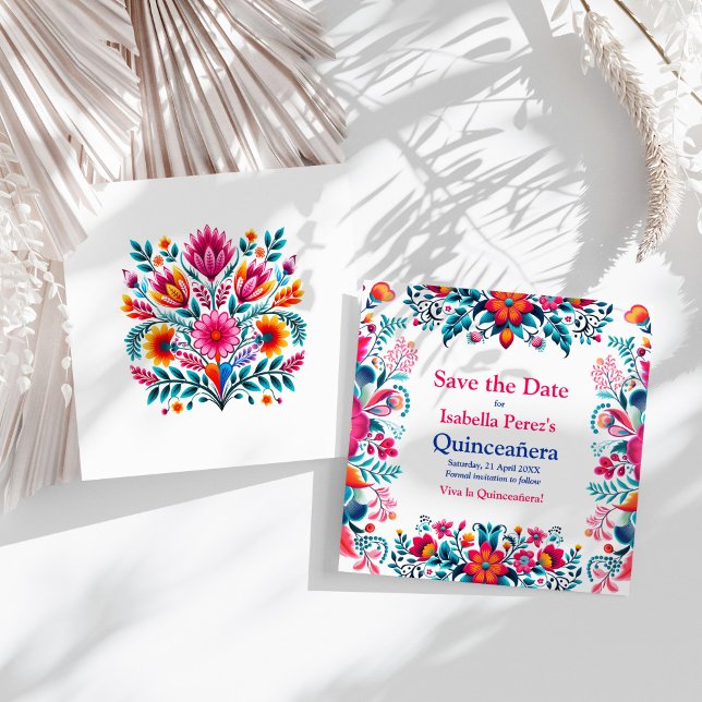 Blommig Quinceanera Mexikansk Fiesta Spara datumet Inbjudningar (Floral Quinceanera Mexican Fiesta Save the Date Invitation on a sunny white table.)