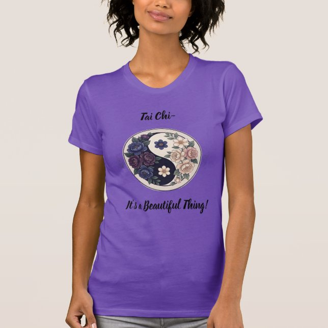 Blommig yin-yang-design. Tai Chi är vacker! T Shirt (Framsida)