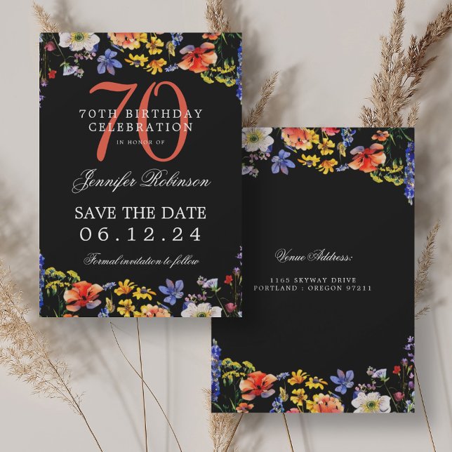 Blommigt 70:e födelsedag Spara datumsvart Inbjudningar (Floral 70th Birthday Save the Date Black Invitation)