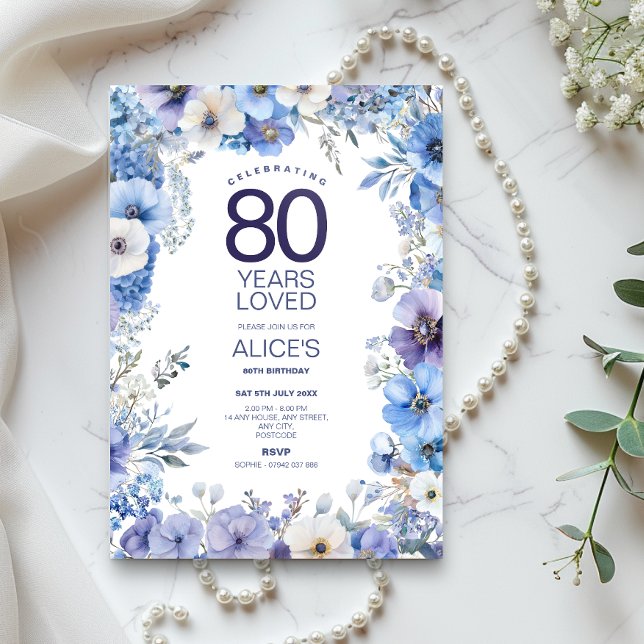 Blommigt 80:e födelsedagen Inbjudan, Blue & Lila b Inbjudningar (Skapare uppladdad)