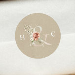Blommigt Ampersand Elegant bröllop Monogram Kraft Runt Klistermärke<br><div class="desc">Elegant bröllop-dekalen har en smak med vattenfärgade blommor i vitt,  grönt och terracotta,  med initialer på en papper tryckbakgrund. Om du vill ha en mer avancerad anpassning av den här designen klickar du på BLUE DESIGN VERKTYG ovan! Matchande objekt är också tillgängliga.</div>