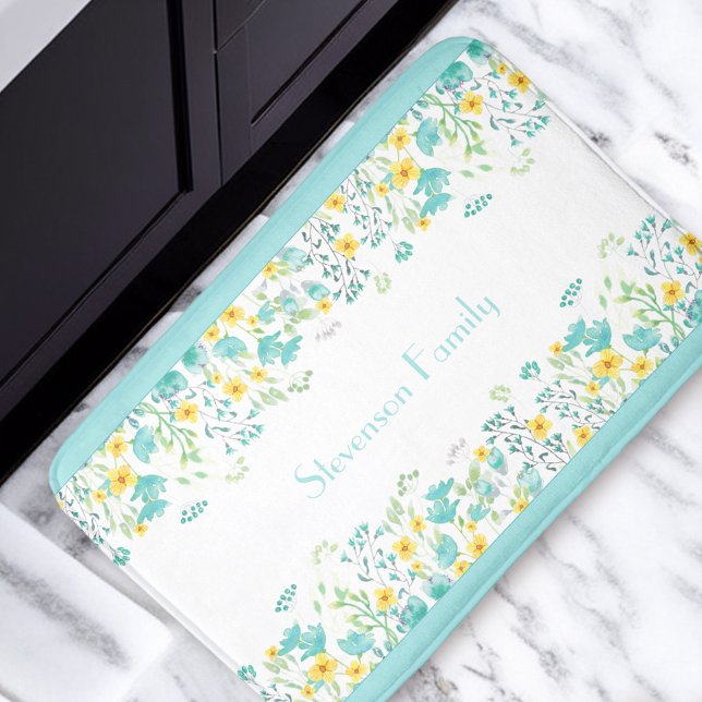 Blommigt Aqua Blue Gult Wildblommor Family Namn Badrumsmatta (Floral Aqua Blue Yellow Wildflowers Family Name Bath Mat)