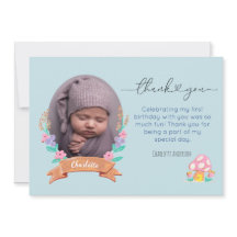 Blommigt av blått foto i graverande Blommar