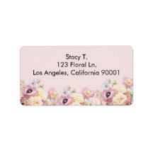 Blommigt av blommor i rosa med våld och damm